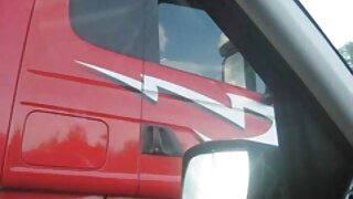 پرجوش سرخ بالوں والی ...
